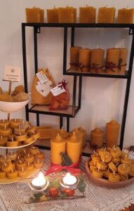 Mehr über den Artikel erfahren Pflege von Bienenwachskerzen